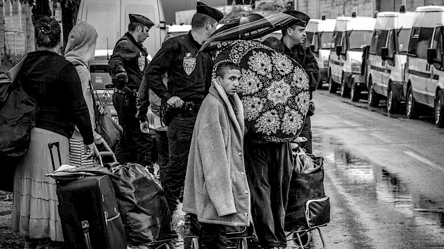 A LUA PLATZ (Taking Place), FR 2019, R: Jeremy Gravayat