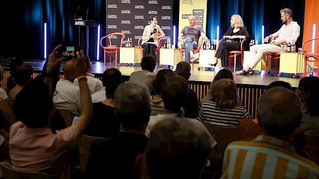 1. Münchner Filmgipfel | Claire Schleeger (Co-Leiterin Theatiner Film), Michi Kern (Münchner Kulturveranstalter), Christina Wolf (Moderatorin BR), Georg Kloster (Leiter Yorck Kinogruppe) © Kurt Krieger