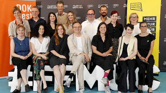 1. Münchner Filmgipfel | Anna Zwenger-Mathavan und Dr. Michael Ott (Kulturreferat München), Anne Hübner (SPD), Daniel Sponsel (DOK.fest München), Mona Fuchs (Grüne), Clemens Baumgärtner (CSU), Georg Kloster (Yorck Kinogruppe), Dr. Morticia Zschiesche (Film- & Sozialwissenschaftlerin), Dorothee Erpenstein (FFF Bayern), Franziska Viehbacher (Filmstadt München e.V.), Maya Reichert und Adele Kohout  (DOK.fest München), Christoph Gröner und Julia Weigl (FILMFEST MÜNCHEN), Claire Schleeger (Theatiner Film), Moni Haas (Filmstadt München e.V.) © Kurt Krieger